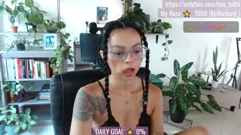 Snapshot of sweet_bluee chatting on May 2026 02:56:01 PM Tutti online show from May 2026 02:56:01 PM