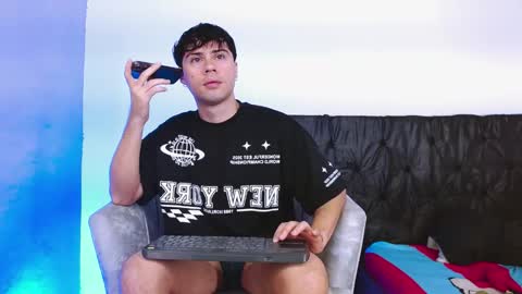 Snapshot of sweet_boysxss chatting on February 2026 11:31:02 AM Theo ithan leo online show from February 2026 11:31:02 AM