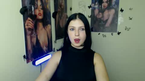 Snapshot of sweet_cherryg chatting on October 2025 01:51:02 PM Ivy online show from October 2025 01:51:02 PM