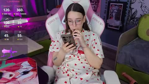 Alice online show from November 2025 03:26:02 AM