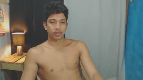 sweet_guyxx online show from January 2025 04:38:01 PM