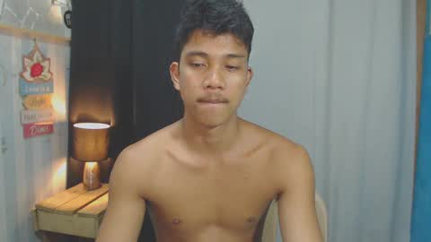 sweet_guyxx online show from January 2025 03:21:01 PM