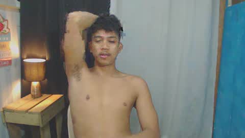 sweet_guyxx online show from January 2025 04:05:01 PM