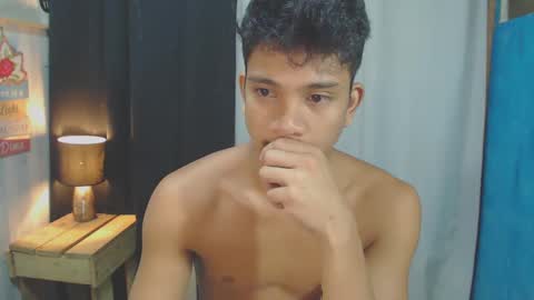 sweet_guyxx online show from January 2025 03:46:01 PM