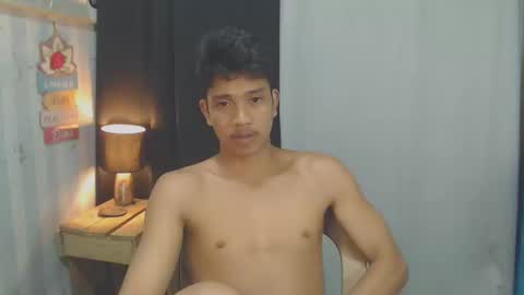 sweet_guyxx online show from February 2025 01:08:02 PM