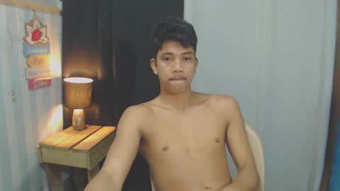 sweet_guyxx online show from February 2025 05:52:02 PM
