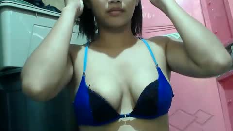 Snapshot of sweet_hazel25 chatting on October 2025 04:43:02 AM Hazel online show from October 2025 04:43:02 AM