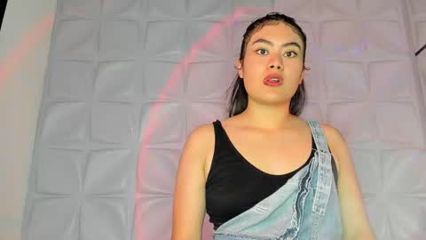 Lyn  online show from November 2025 06:34:01 PM