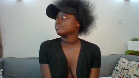 Snapshot of sweet_jenica chatting on February 2025 04:24:02 AM ESTHER NEEMA online show from February 2025 04:24:02 AM
