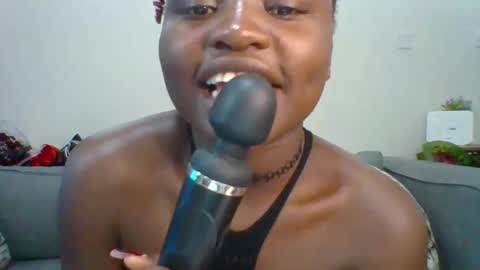 Snapshot of sweet_jenica chatting on March 2025 07:47:02 AM ESTHER NEEMA online show from March 2025 07:47:02 AM