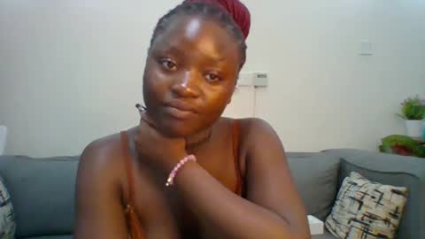 Snapshot of sweet_jenica chatting on March 2025 04:49:01 AM ESTHER NEEMA online show from March 2025 04:49:01 AM