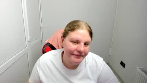 Snapshot of sweet_karla_la chatting on May 2026 09:47:01 AM Karla online show from May 2026 09:47:01 AM