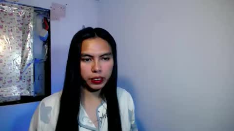 sweet_kyline69 online show from November 2025 01:00:02 PM