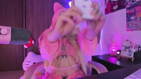 Snapshot of sweet_lilly_sweet chatting on February 2025 01:02:02 AM sweet_lilly_sweet online show from February 2025 01:02:02 AM