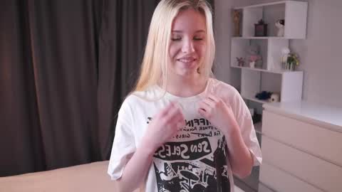 Lily online show from April 2026 07:12:01 PM