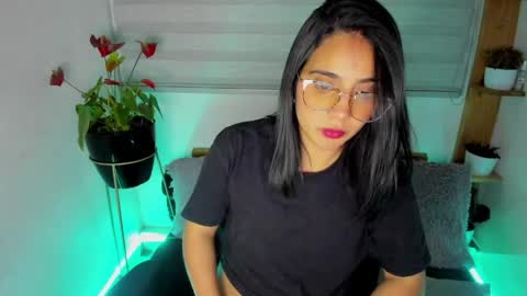 Snapshot of sweet_lina1 chatting on May 2026 01:24:02 AM Lina online show from May 2026 01:24:02 AM
