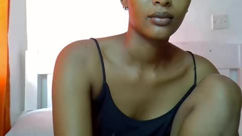 Snapshot of sweet_melod chatting on May 2026 05:38:01 AM Linda online show from May 2026 05:38:01 AM