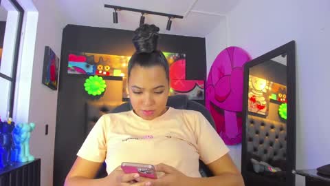 Snapshot of sweet_starxx chatting on January 2025 07:04:01 PM Yeileen online show from January 2025 07:04:01 PM