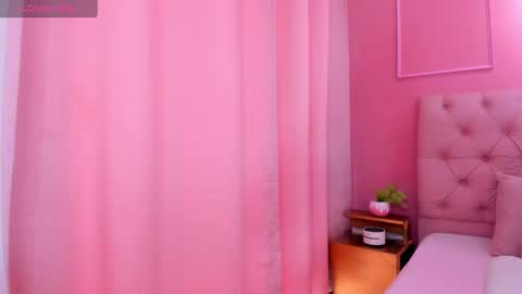 Snapshot of sweet_starxx chatting on February 2025 05:15:01 PM Yeileen online show from February 2025 05:15:01 PM