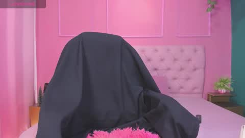 Snapshot of sweet_starxx chatting on January 2026 06:57:02 PM Yeileen online show from January 2026 06:57:02 PM