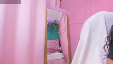 Snapshot of sweet_starxx chatting on March 2026 09:54:02 PM Yeileen online show from March 2026 09:54:02 PM