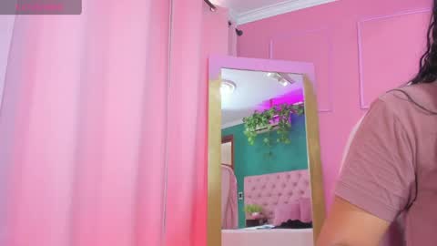 Snapshot of sweet_starxx chatting on April 2026 07:11:02 PM Yeileen online show from April 2026 07:11:02 PM