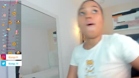 Snapshot of sweet_starxx chatting on April 2026 11:55:02 PM Yeileen online show from April 2026 11:55:02 PM