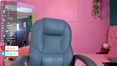 Snapshot of sweet_starxx chatting on May 2026 07:19:02 PM Yeileen online show from May 2026 07:19:02 PM