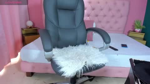 Snapshot of sweet_starxx chatting on May 2026 08:48:02 PM Yeileen online show from May 2026 08:48:02 PM