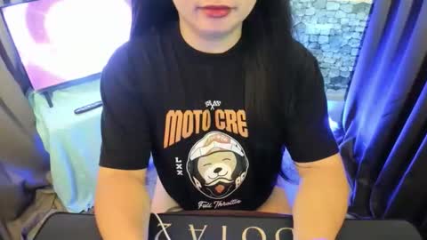 Snapshot of sweet_valentine22 chatting on September 2025 08:47:02 PM Valentine online show from September 2025 08:47:02 PM