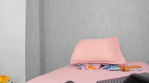 Victoria  online show from October 2025 07:55:02 PM