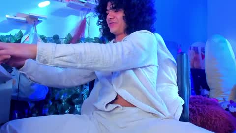 Snapshot of sweet_vond chatting on January 2025 09:17:01 PM Steven independent model online show from January 2025 09:17:01 PM