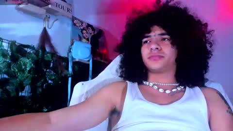 Snapshot of sweet_vond chatting on March 2025 06:03:01 AM Steven independent model online show from March 2025 06:03:01 AM