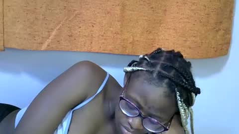 sweet_zarah online show from February 2026 01:01:02 AM