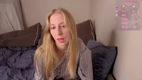 Snapshot of sweet_zz_gold chatting on September 2025 06:13:02 PM sweet_zz_gold online show from September 2025 06:13:02 PM
