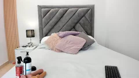 Snapshot of sweetandyy_ chatting on June 2026 01:58:02 PM ANDY online show from June 2026 01:58:02 PM