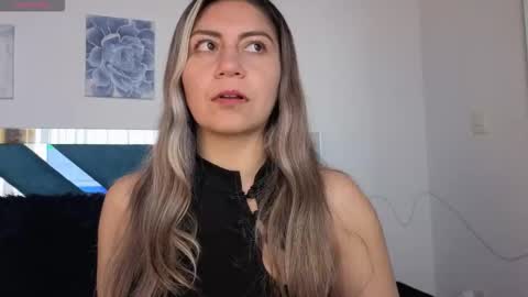 Cinthia online show from October 2025 12:35:01 PM