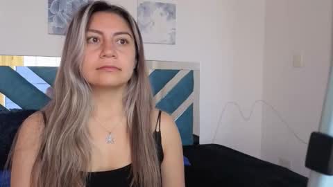 Cinthia online show from October 2025 01:25:02 PM