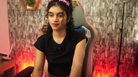 Snapshot of sweetbonii chatting on April 2026 05:06:01 PM Salom independent model online show from April 2026 05:06:01 PM