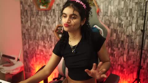 Snapshot of sweetbonii chatting on April 2026 07:07:02 PM Salom independent model online show from April 2026 07:07:02 PM