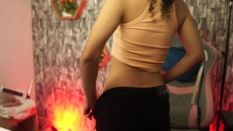 Snapshot of sweetbonii chatting on April 2026 09:05:01 PM Salom independent model online show from April 2026 09:05:01 PM