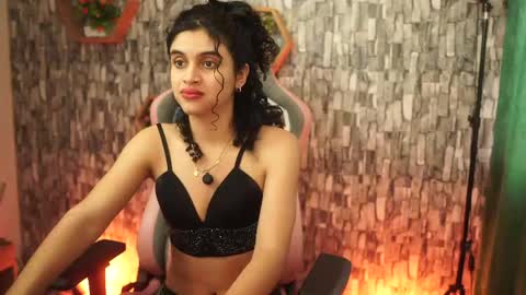 Snapshot of sweetbonii chatting on May 2026 09:01:01 PM Salom independent model online show from May 2026 09:01:01 PM