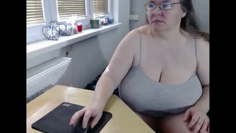Sweetboobs85h online show from March 2025 07:16:01 AM