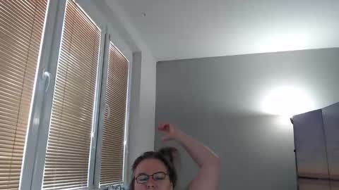 Sweetboobs85h online show from October 2025 09:04:01 AM