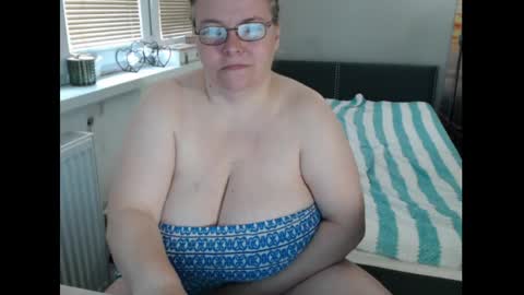 Snapshot of sweetboobs85h chatting on May 2026 09:48:02 AM Sweetboobs85h online show from May 2026 09:48:02 AM