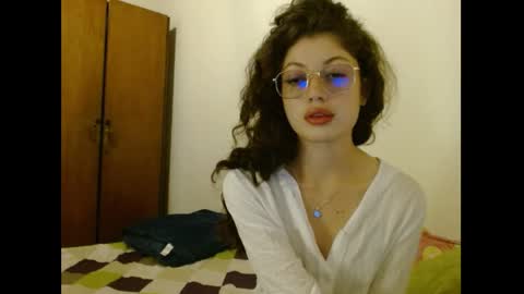 sweetcalm_ online show from April 2026 04:44:02 AM