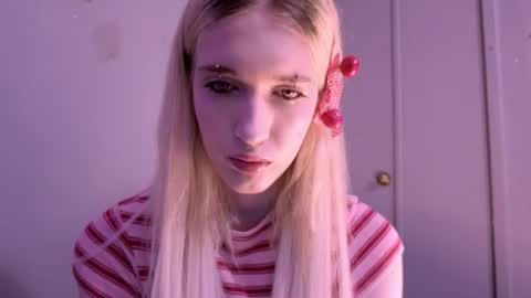Snapshot of sweetcrystalll chatting on August 2026 09:28:01 PM sweetcrystalll online show from August 2026 09:28:01 PM