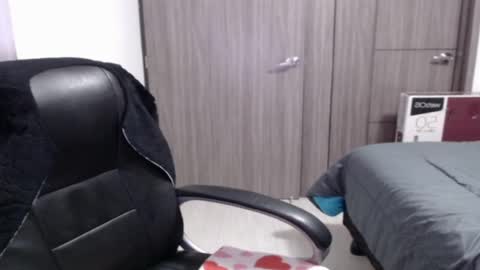 Snapshot of sweetgirlm_ chatting on February 2025 03:09:01 PM Any online show from February 2025 03:09:01 PM
