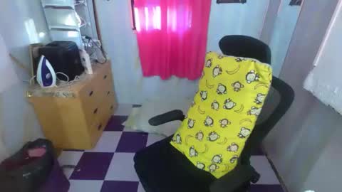 Snapshot of sweetgrace25 chatting on April 2026 09:56:01 PM IM YOUR GRACE online show from April 2026 09:56:01 PM