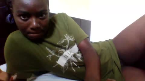 Snapshot of sweetgurl05 chatting on June 2026 07:01:02 AM sweetgurl05 online show from June 2026 07:01:02 AM